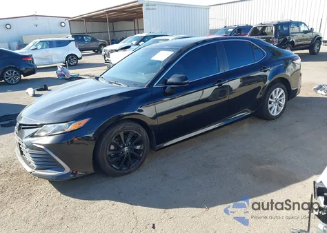 2022 Toyota Camry Le z USA, uszkodzony, nr VIN 4T1C11AK8NU667331